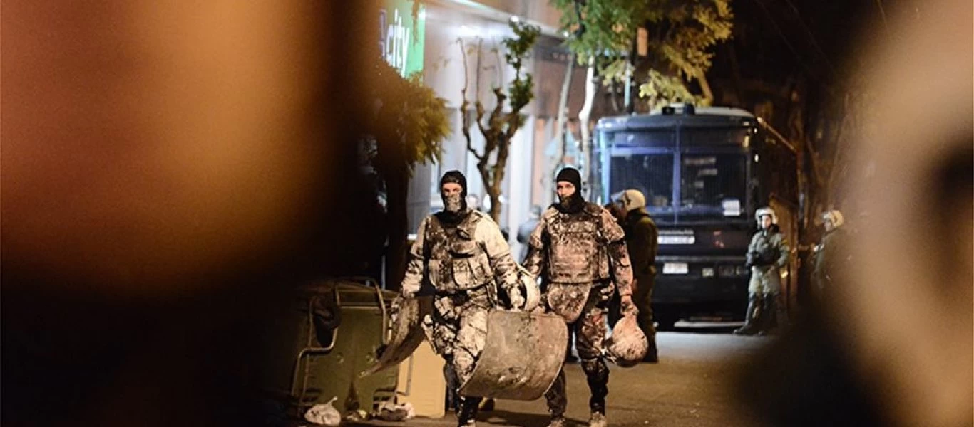 Κουκάκι: Βίντεο από την επιχείρηση της αστυνομίας στην Ματρόζου